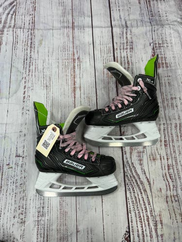 Junior Bauer X-LS Hockey Skates Regular Width Size 1 (Used)