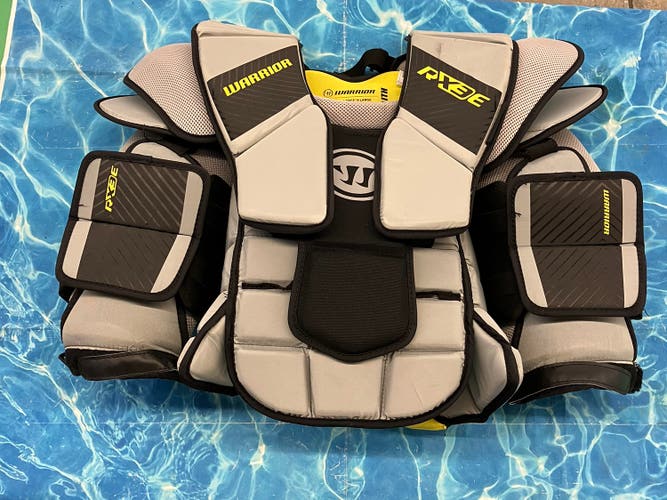 Intermediate Large/Extra Large Warrior Ritual RX3 E Goalie Chest Protector (Used)
