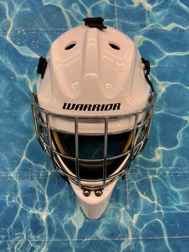White Junior Warrior R/F1 Goalie Mask (Used)