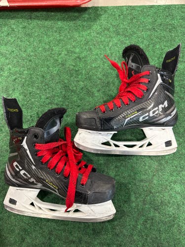 Intermediate CCM Tacks XF 70 Hockey Skates (Regular) Size 4 (Used)