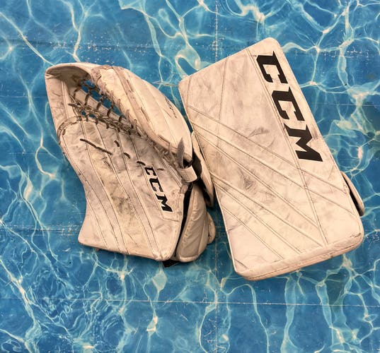 White Junior CCM Extreme Flex 5.5 Goalie Glove & Blocker Set | Regular (Used)