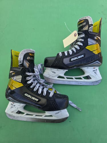 Intermediate Bauer Supreme 3S Hockey Skates Size 4