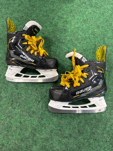 Youth Bauer Supreme M5 Pro Hockey Skates (Regular) Size 12.5y (Used)