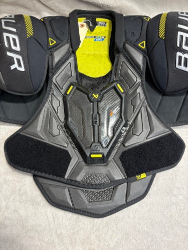 Large Senior Bauer Supreme Mach Shoulder Pads (Used)