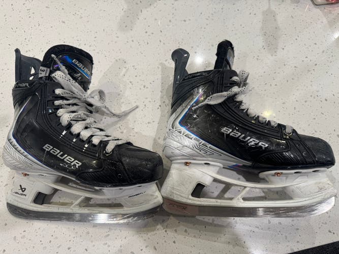 2025 Bauer Vapor Flylite Hockey Skates Extra Wide Width Size 3.5 (Used)
