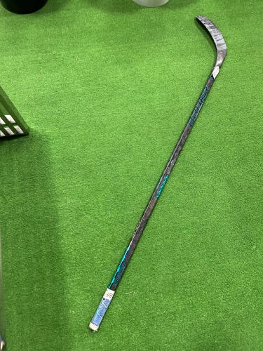 Intermediate Bauer Twitch Hockey Stick Right Handed P28 55 Flex (Used)