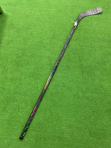 Senior Bauer Twitch Hockey Stick Right Handed P28 65 Flex (Used)