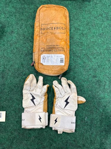 White Medium Bruce Bolt Premium Series Longcuff Batting Gloves (Used)