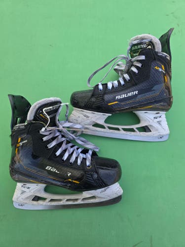 Intermediate Bauer Supreme M5 Pro Hockey Skates Size 4.5