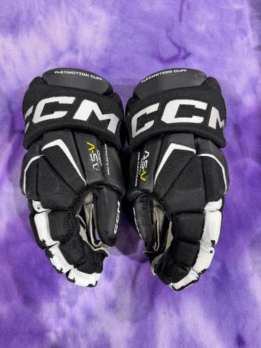 Black Intermediate CCM Tacks AS-V Pro Gloves 13" (Used)