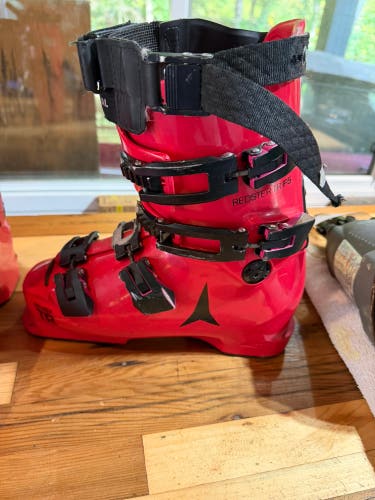 Mondo 26 & 26.5 Atomic Redster Ski Boots (Used)