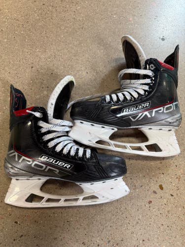 Senior Bauer Vapor 3X Hockey Skates Regular Width 8.5 (Used)