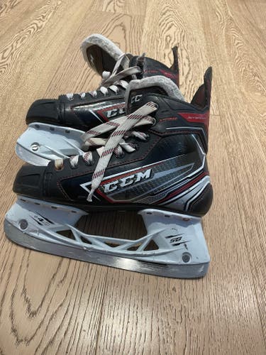 Black 2021 CCM JetSpeed XTra Hockey Skates Regular Width 6 (Used)