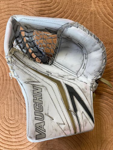 Senior Vaughn SLR4 Goalie Glove Regular Pro Stock (Used)