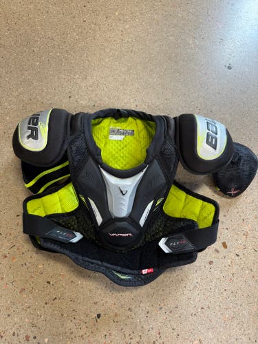 Small Junior Bauer Fly 40 Shoulder Pads (Used)