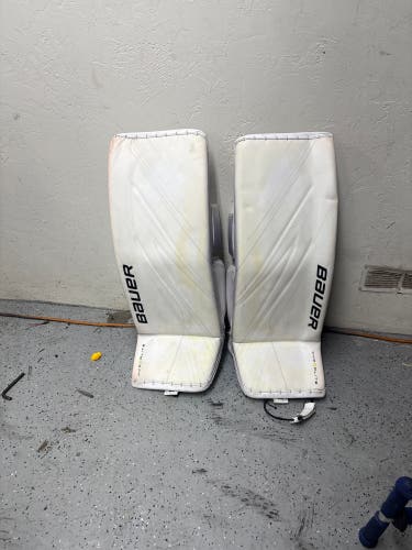 32" Bauer Vapor Hyperlite 2 Goalie Leg Pads (Used)