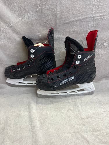 Junior Bauer Nexus N5000 Hockey Skates Regular Width Size 1 (Used)