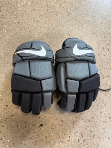 Youth Medium Nike Vapor LT Lacrosse Gloves (Used)