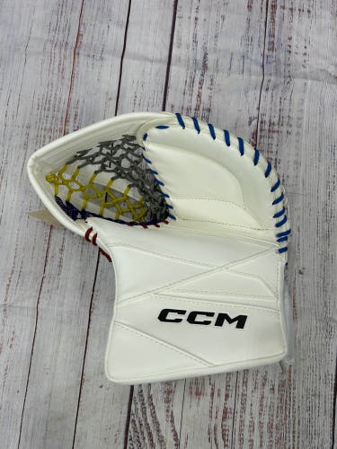 White Junior CCM Axis 2.5 Goalie Gloves & Blockers Regular (New)