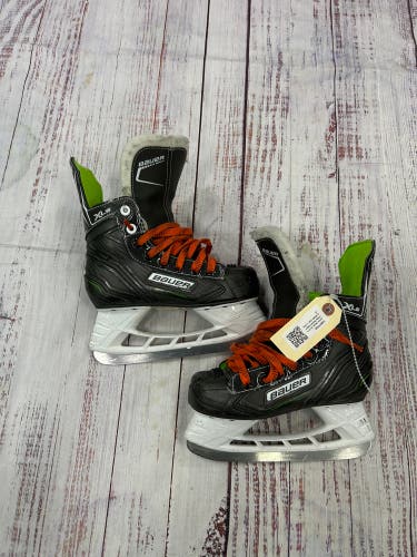 Junior Bauer X-LS Hockey Skates Regular Width Size 1 (Used)