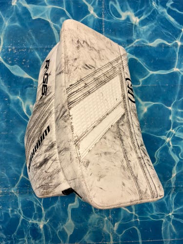 Intermediate Warrior Ritual G6 E+ Goalie Blocker | Regular (Used)