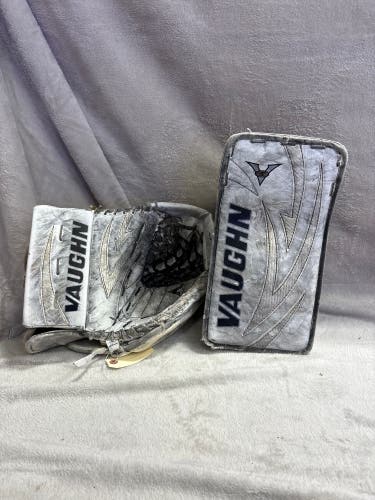 White Senior Vaughn Velocity V5 Goalie Gloves & Blockers Regular (Used)