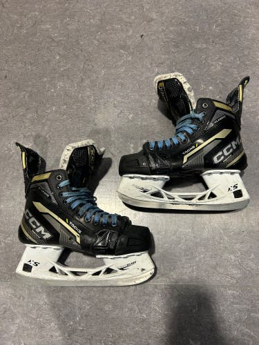 Intermediate CCM Tacks Classic Hockey Skates | Size 6.5
