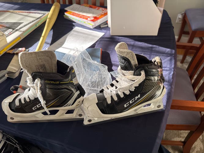 2018 CCM Tacks 9060 Hockey Goalie Skates Regular Width Size 2 (Used)