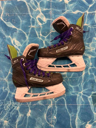 Junior Bauer XLS Hockey Skates Regular Width Size 1 (Used)