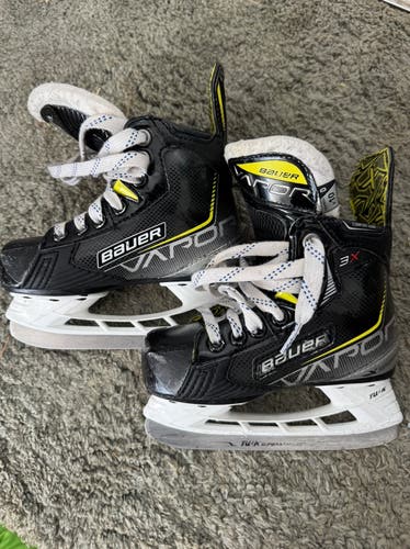 Black 2021 Bauer Vapor 3X Hockey Skates Regular Width 10 (Used)