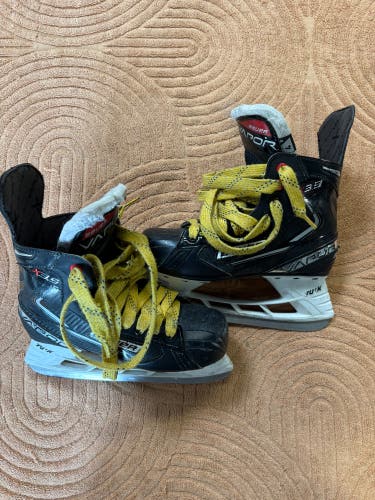 Intermediate Bauer Vapor X3.5 Hockey Skates Regular Width Size 4 (Used)