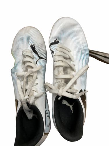 Puma Soccer Cleats Size 4 White/Blue