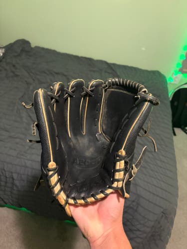 2024 Wilson A2000 LH Pitcher's Baseball Glove 12" (Used)