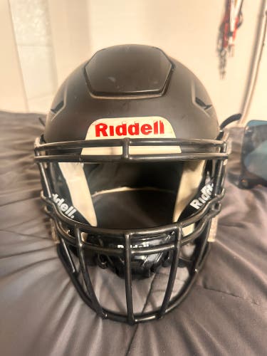 Black Adult Medium Riddell SpeedFlex Helmet (Used)