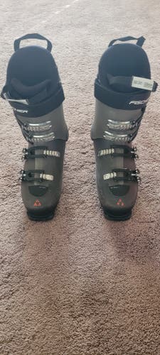 Mondo 26 & 26.5 Men's Fischer All Mountain RC Pro Ski Boots Soft Flex (Used)