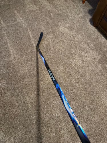Senior Bauer Vapor Flylite Right Handed Hockey Stick P28 70 Flex (Used)