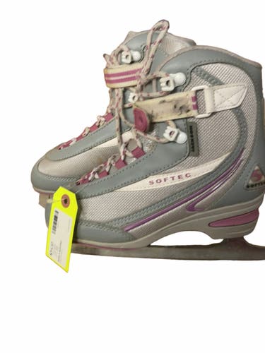 Jackson Softec Size 5 Figure Skates