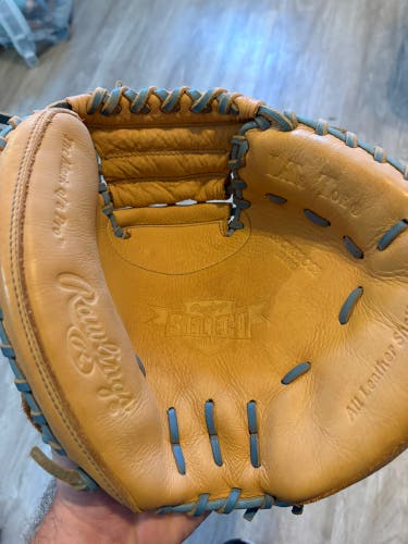 Rawlings Select Series RH Catcher's Baseball Glove 32" (Used)
