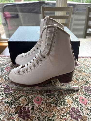 Jackson Ultima Excel Figure Skates C Junior 2.5 (Used)