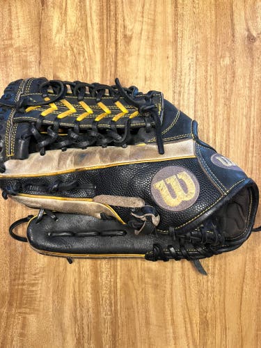 Wilson A2000 LH Outfield Baseball Glove 12.5" (Used)
