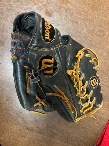 Wilson A2000 RH Infield Baseball Glove 11.75" (Used)