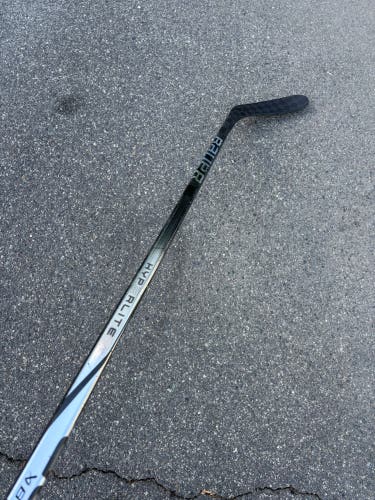 Junior Bauer Vapor Hyperlite 2 Hockey Stick Right Handed P28 40 Flex Pro Stock | 55"