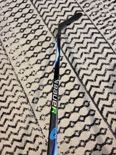 Junior Bauer Vapor Hyperlite 2 Right Handed Hockey Stick P92 30 Flex (New)