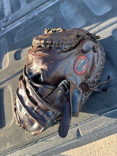 Nokona Walnut RH Catcher's Baseball Glove 33" (Used)