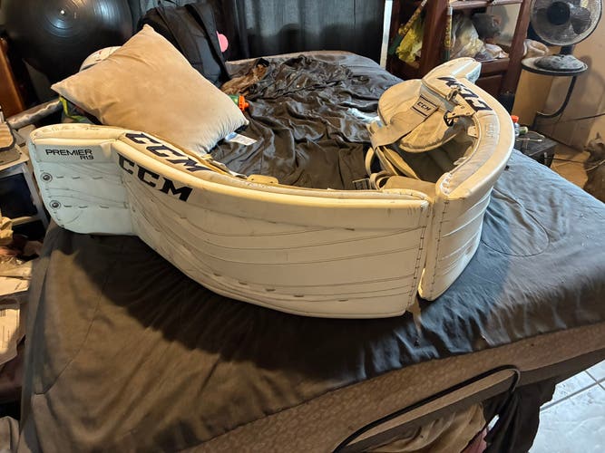 35" CCM Premier R1.9 Goalie Leg Pads (Used)