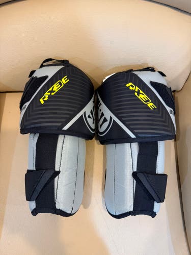 Warrior Ritual X3E goalie knee pads(Used)