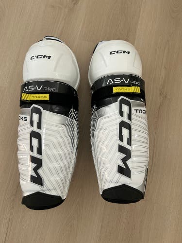 Senior CCM Tacks AS-V Pro 14" Shin Pads (Used)