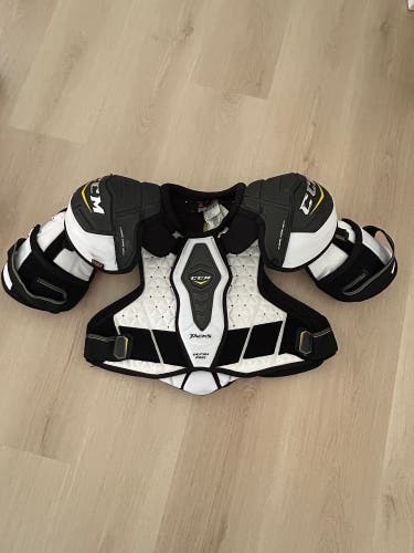Men's Medium Senior CCM Ultra Tacks Pro Shoulder Pads (Used)