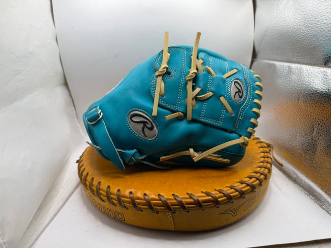 Pitcher's RH Rawlings Heart of the Hide R2G Baseball Glove 11.75" (Used)
