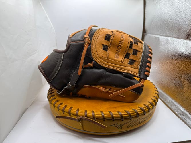 Pitcher's RH Nokona Alpha Select S-1200 Baseball Glove 12" (Used)